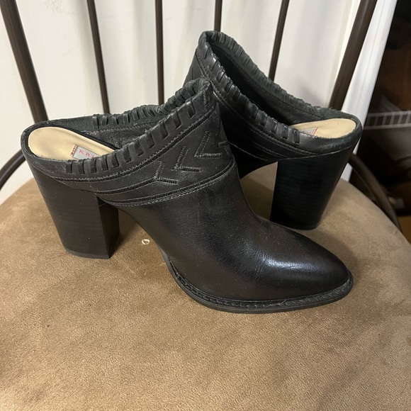 COPY - Kristen Cavalleri Chinese Laundry clog style slide on heels! Like New - Picture 4 of 5